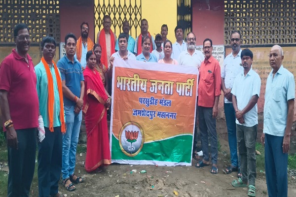 Jamshedpur : भाजपा परसुडीह मंडल की तिरंगा यात्रा 13 को, महापुरुष एवं शहीदों के प्रतिमा की साफ-सफाई का लिया निर्णय