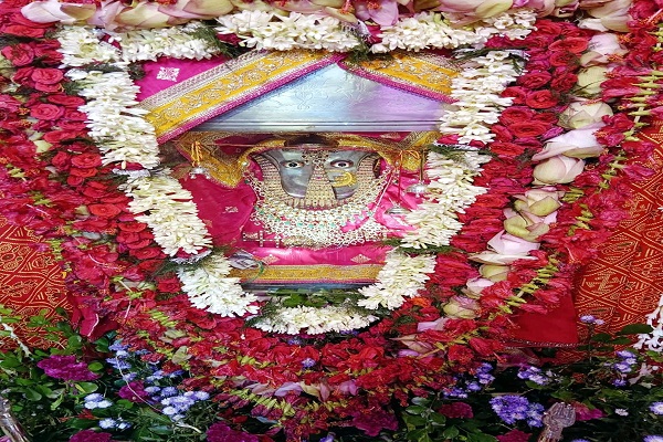 Jamshedpur : जुगसलाई राणी सती दादी मंदिर में भक्तों की भीड़ से बना मेला जैसा माहौल, भादो मास अमावस्या पूजा धूमधाम से संपन्न