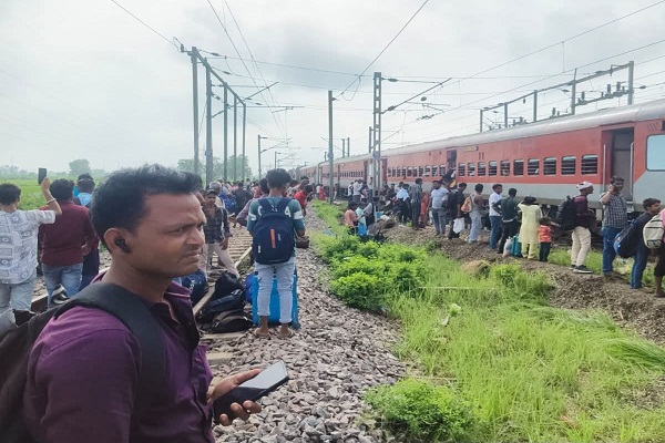 derailed : कानपुर में साबरमती एक्‍सप्रेस पटरी से उतरी, बड़ा हादसा टला, सभी यात्री सुरक्षित, जांच के आदेश