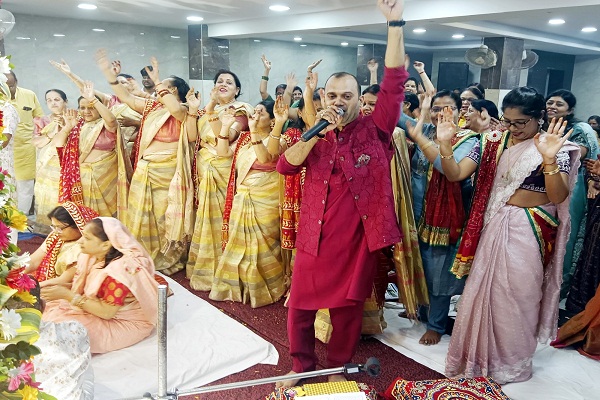 Jamshedpur : साकची बाजार शिव मंदिर में धूमधाम से मना जीण माता का सिंघारा व झूलन उत्सव