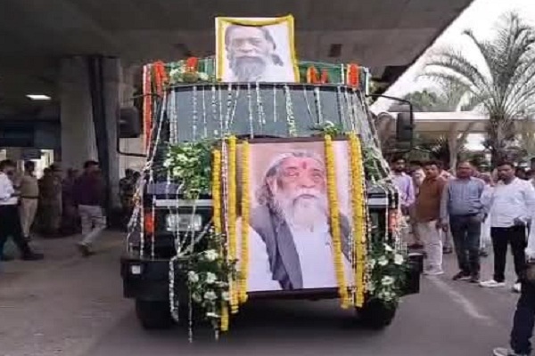 Homage to Shibu Soren: दिल्ली से रांची पहुंचा दिशोंम गुरु शिबू सोरेन का पार्थिव शरीर