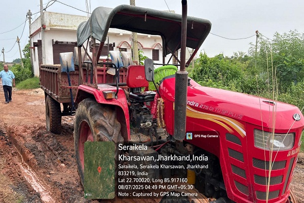 Seraikela : अवैध बालू परिवहन के विरुद्ध जिला प्रशासन की सख्त कार्रवाई, बालू लदा अवैध ट्रैक्टर जब्त