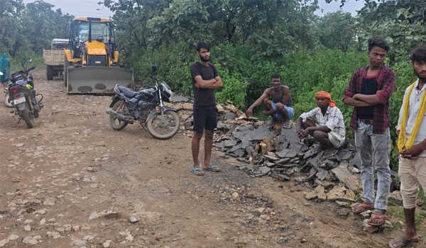 Jharkhand: सड़क निर्माण साइट पर हवाई फायरिंग, TSPC का नाम लेकर रंगदारी की मांग