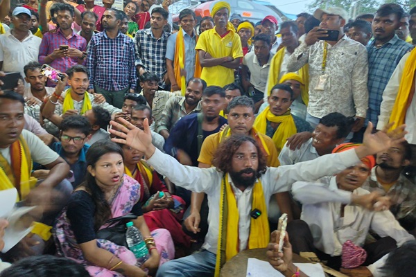 Muri : मूरी–सिल्ली रेल टेका डहर छेका आंदोलन: जेएलकेएम नेता देवेंद्र नाथ महतो समेत छह पर एफआईआर दर्ज