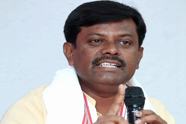 Jamshedpur : अपराधियों का गढ़ बनता जा रहा है जमशेदपुर – दिनेश कुमार