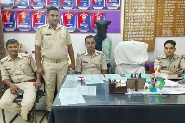 Jamshedpur : गोलमुरी में ब्राउन शुगर तस्करी का भंडाफोड़, एक गिरफ्तार, दूसरा फरार