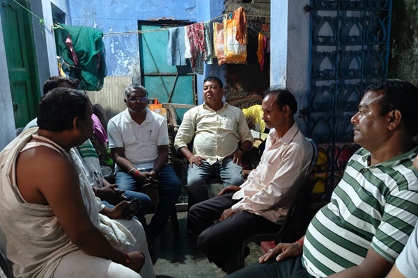 Ghatsila : नूवाग्राम निवासी संतोष सीट के निधन पर सोमेश चंद्र सोरेन ने जताया शोक