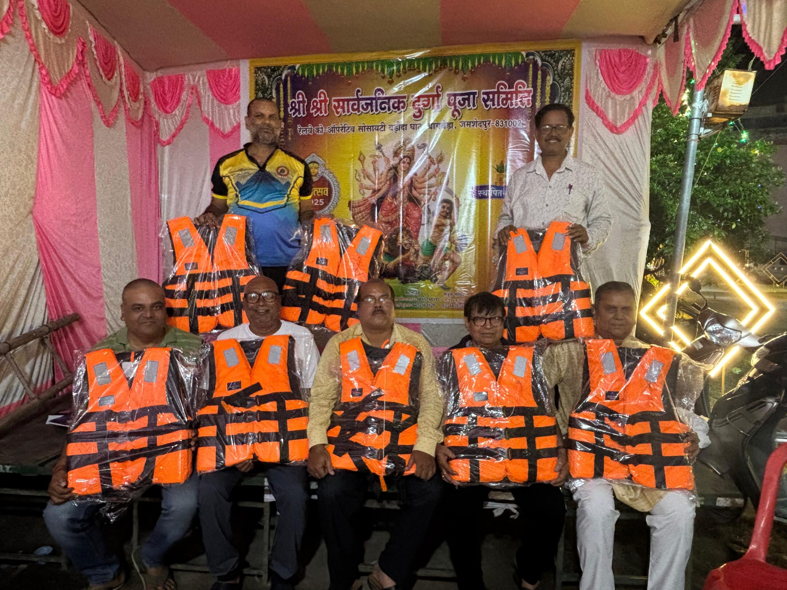 Shardiya Navratri 2025 : जमशेदपुर की पहली पूजा समिति जहां विसर्जन के दौरान होगा लाइफ जैकेट का प्रयोग