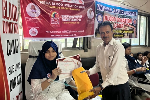 Jamshedpur : जमशेदपुर महिला विश्वविद्यालय में हुआ रक्तदान अमृत महोत्सव 2.0 का आयोजन