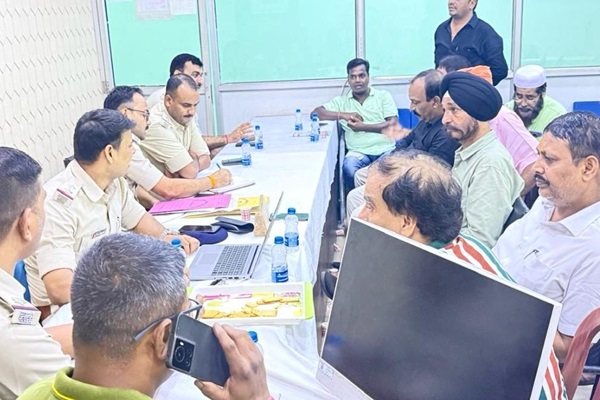 Jamshedpur : साकची में “जुलूस-ए-मोहम्मदी” को लेकर शांति समिति की बैठक सम्पन्न, सौहार्दपूर्ण आयोजन पर जोर