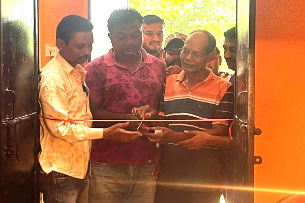 Ghatsila : घाटशिला पंचायत के राजस्टेट में दो दिवसीय कैरमबोर्ड प्रतियोगिता का शुभारंभ