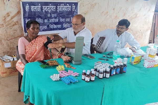 Novamundi : गांवगुटू में आयोजित निःशुल्क चिकित्सा शिविर में 55 ग्रामीण लाभान्वित