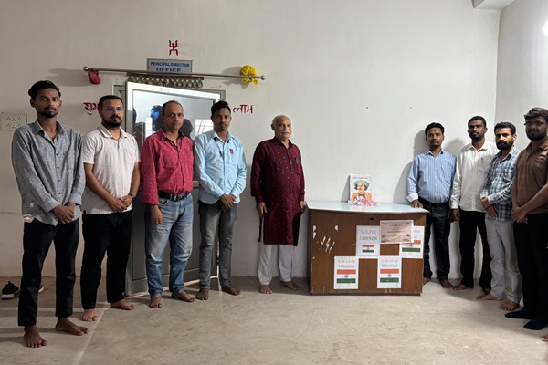 Seraikela : नारायण आईटीआई में राजा राम मोहन राय की पुण्यतिथि मनाई गई