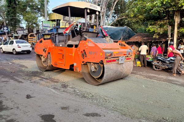 Jamshedpur : विधायक संजीव सरदार के निर्देश पर हाता-टाटा मार्ग की मरम्मत की शुरुआत, पूजा के बाद होगा संपूर्ण कार्य