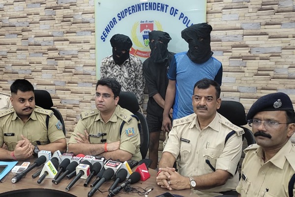 Jamshedpur : सोनारी ज्वेलरी दुकान लूटकांड का खुलासा, तीन कुख्यात बदमाश गिरफ्तार