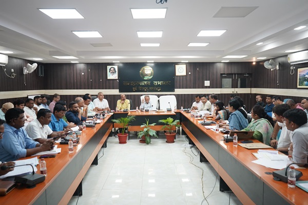 Jamshedpur : उपायुक्त ने दी सख्त हिदायत, राजस्व संग्रहण और अतिक्रमण हटाने पर जोर