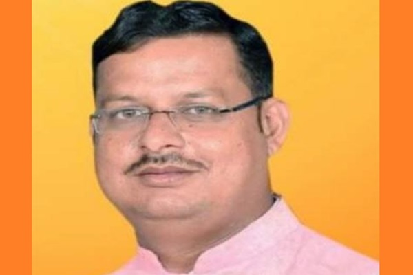 Jamshedpur : मानगो में कम ताकत वाली पेवर्स अधिक दर पर लगाने का आरोप, विकास सिंह ने उठाए सवाल