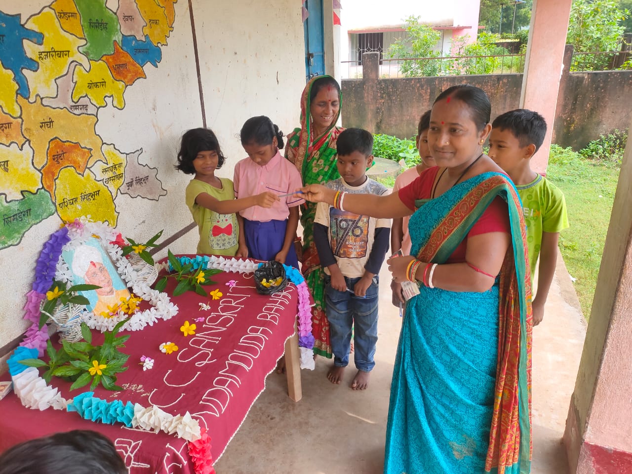 Bahragora: KCC संस्कृत स्कूल में शिक्षक दिवस डॉ. राधाकृष्णन को दी गई श्रद्धांजलि