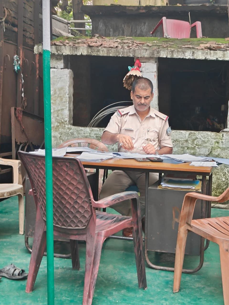 Jamshedpur: जमशेदपुर में पुलिस की मनमानी, खबर संकलन करने गए पत्रकारों को ASI ने पीटा