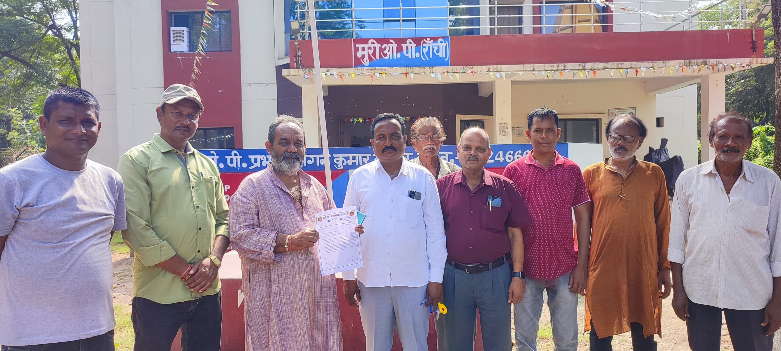 Muri: सिंगपुर में 13 लाख के आभूषण चोरी, थाना प्रभारी को सौंपा गया ज्ञापन