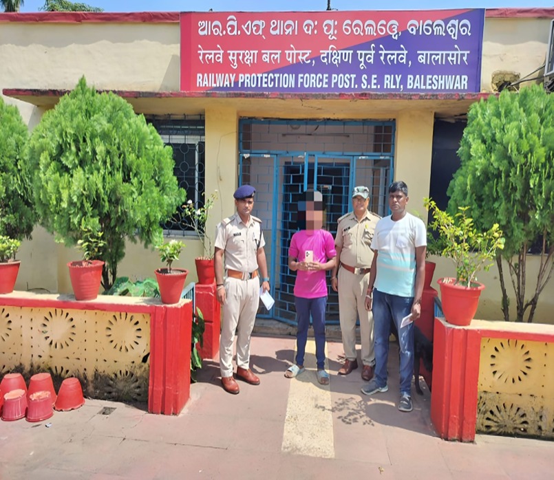 Kharagpur: बालेश्वर रेलवे स्टेशन पर मोबाइल चोर गिरफ्तार, चोरी का फोन बरामद