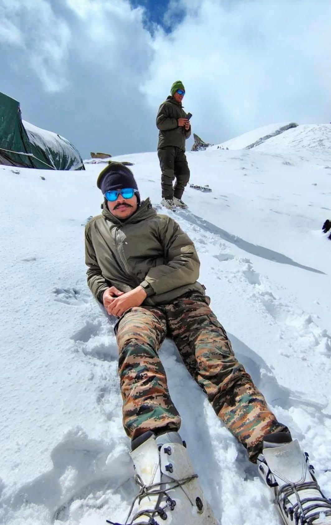 Deoghar: मधुपुर का बेटा नीरज चौधरी लद्दाख में शहीद, ढाई साल पहले बने थे अग्निवीर