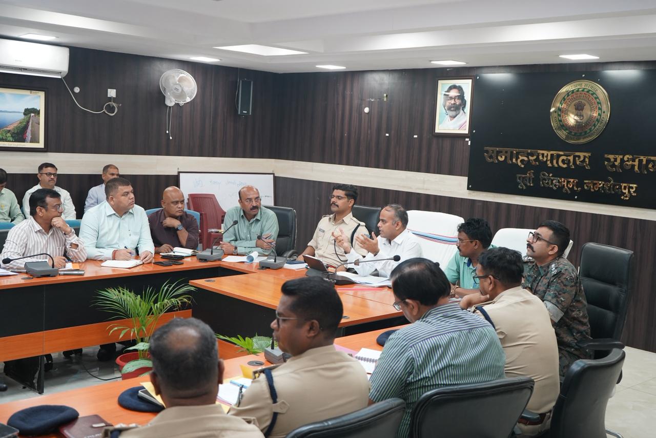 Jamshedpur: पूर्वी सिंहभूम में अवैध खनन पर सख्ती, DC बोले– माफियाओं पर होगी कड़ी कार्रवाई