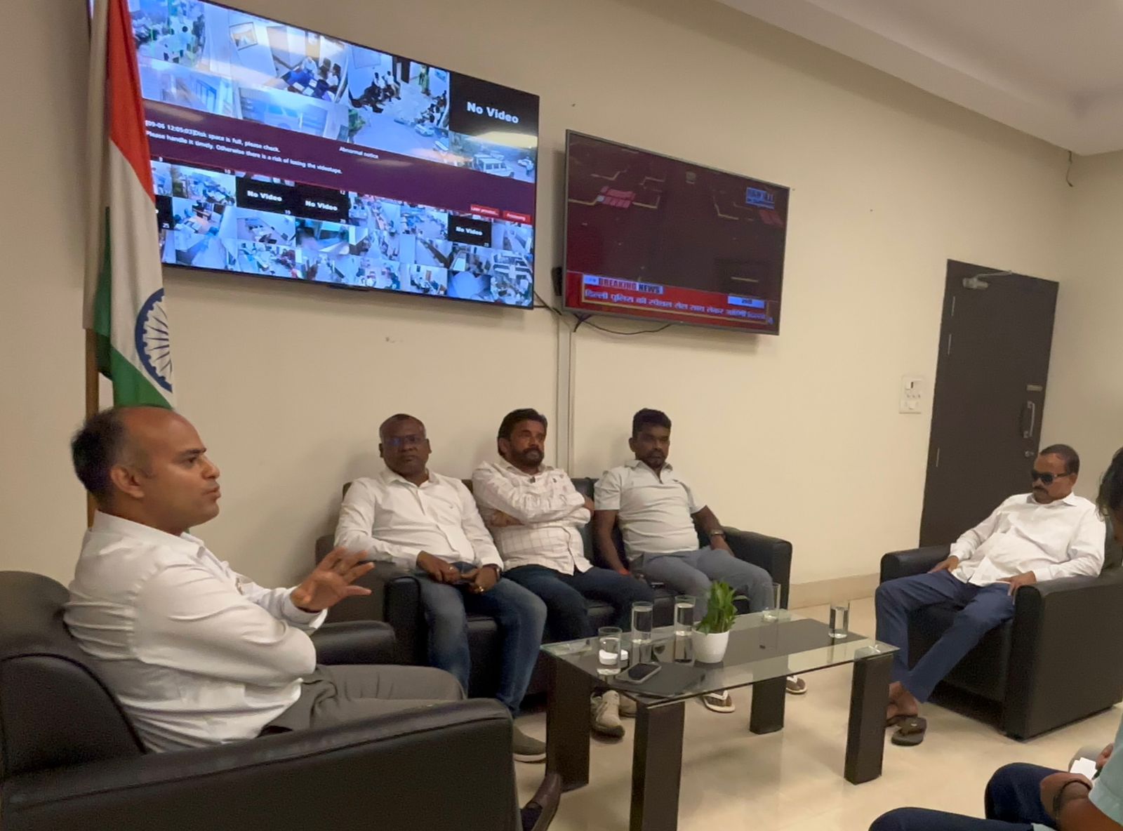 Jamshedpur: पूर्वी सिंहभूम में झामुमो विधायकों की DC से मुलाक़ात, मुआवज़ा और पुनर्वास मुद्दा सबसे आगे