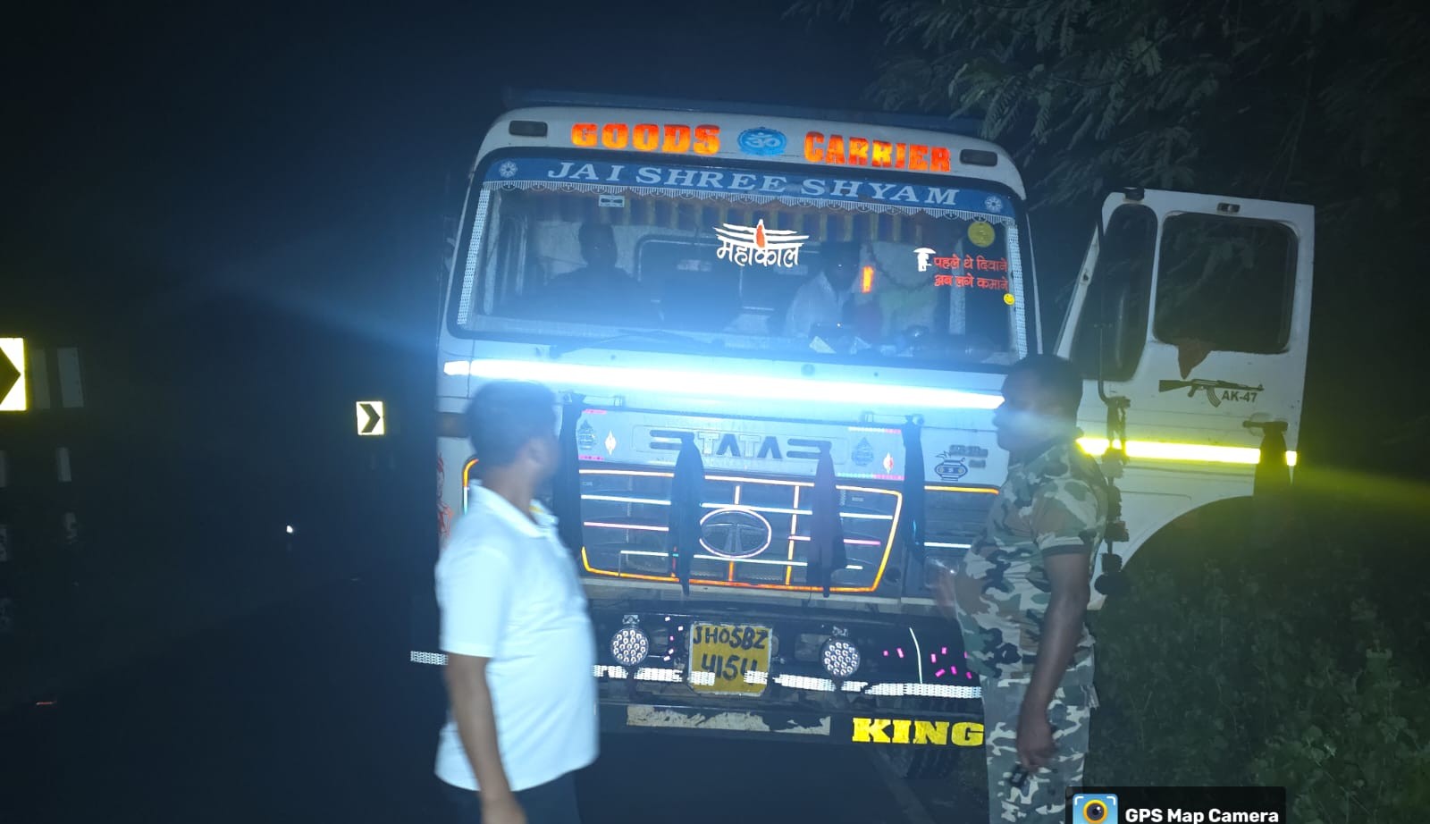 Jamshedpur: अवैध बालू भंडारण और परिवहन पर बड़ी कार्रवाई, दो हाईवा जब्त