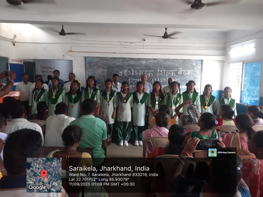 Saraikela: KVPSD मुख्यमंत्री उत्कृष्ट विद्यालय में अभिभावक बैठक का आयोजन, बच्चों के भविष्य पर चर्चा