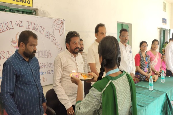 Bahragora: खण्डामौदा स्कूल में विधायक ने किए वादे, स्कूल को मिलेगा नया हॉल और साइकिल स्टैंड