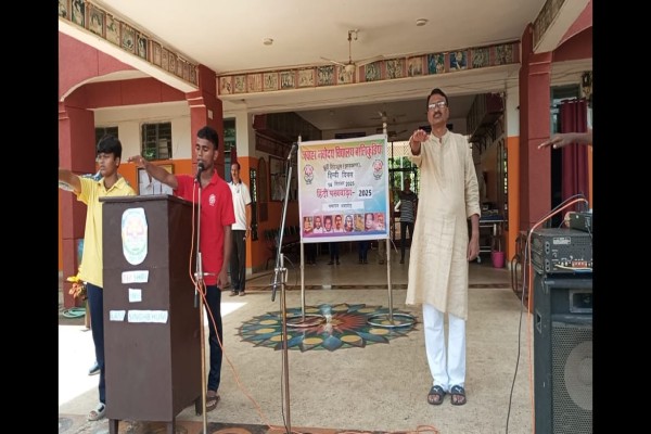 Bahragora: जवाहर नवोदय विद्यालय बहरागोड़ा में हिंदी दिवस समारोह, छात्रों को मिला सम्मान