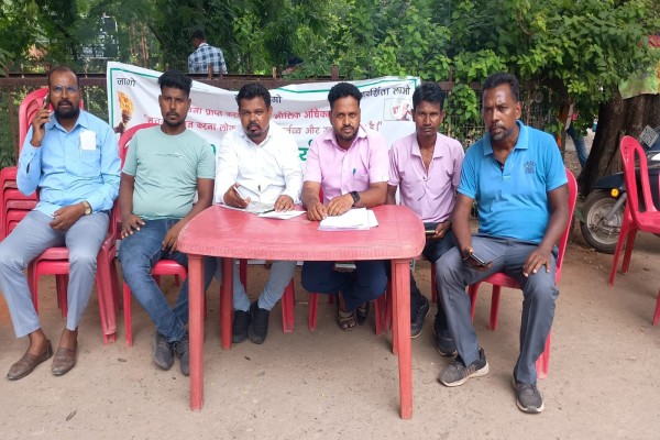 UCIL में भ्रष्टाचार और ट्रांसफर नीति की मांग पर धरना, RTI कार्यकर्ताओं ने उठाई आवाज