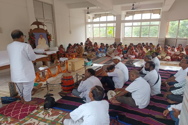 Chaibasa: भजन-कीर्तन और धर्मसभा से गूंजा सत्संग विहार, सैकड़ों श्रद्धालु हुए शामिल