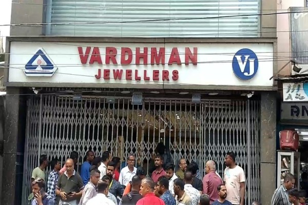 Jamshedpur: वर्धमान ज्वेलर्स मे हुई हथियारबंद लूट का पर्दाफाश, तीन गिरफ्तार