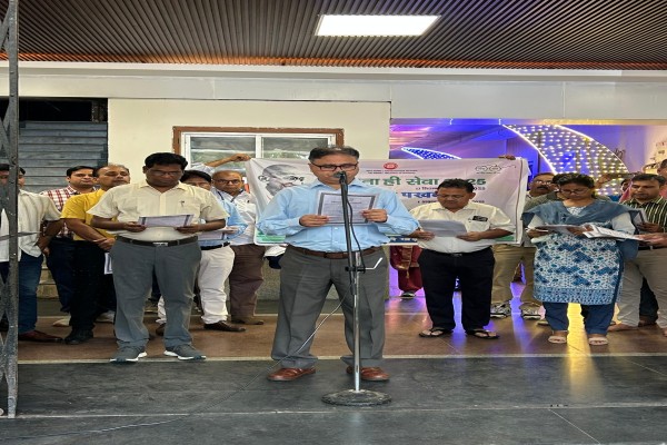 Kharagpur: खड़गपुर मंडल में स्वच्छता ही सेवा-2025 अभियान की शुरुआत, कर्मचारियों ने ली शपथ