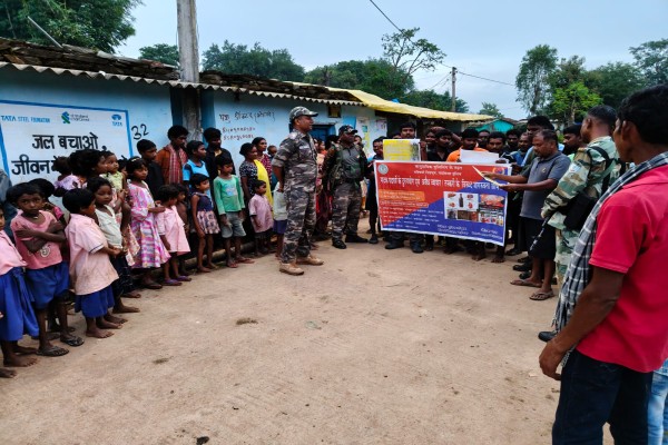 Chaibasa: अफीम की खेती पर रोक के लिए पुलिस का अभियान, ग्रामीणों से वैकल्पिक खेती अपनाने की अपील