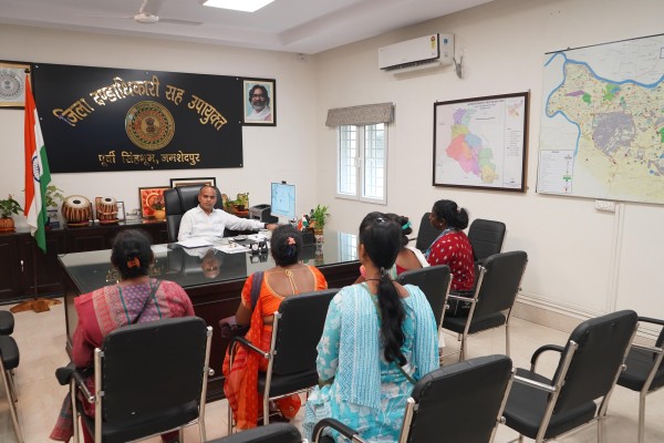 Jamshedpur: जन शिकायत निवारण दिवस में पारदर्शी समाधान पर जोर
