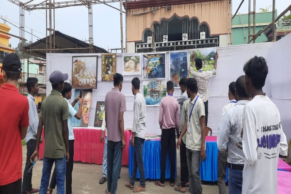 Saraikela: विद्यासागर कोचिंग एंड कंप्यूटर इंस्टीट्यूट में पहली बार लगी आर्ट वर्कशॉप और प्रदर्शनी