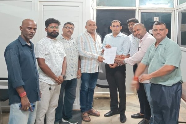 Jamshedpur: मानगो के पूजा पंडालों में नियमित साफ-सफाई की मांग, विधायक प्रतिनिधियों ने दिया ज्ञापन