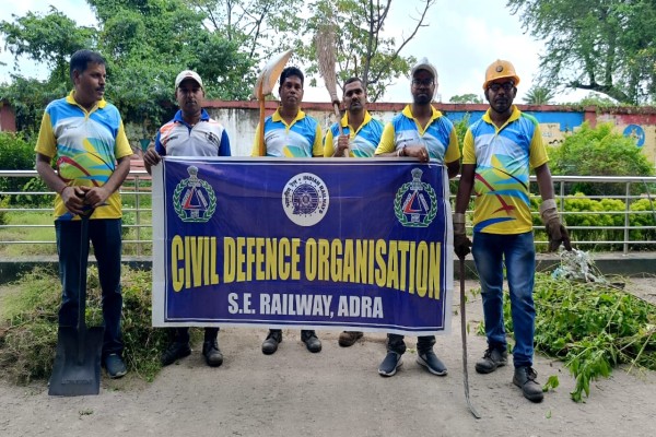 Saraikela: Railway कॉलोनियों में Clean & Green Campaign और स्वास्थ्य जांच शिविर आयोजित