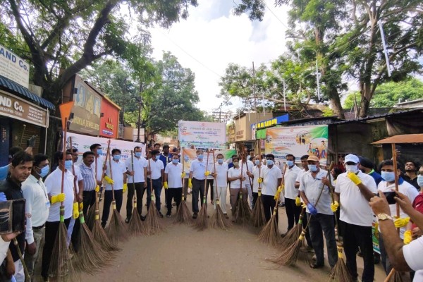 Kharagpur: खड़गपुर रेलवे ने आयोजित किया “एक दिन, एक घंटा, एक साथ” श्रमदान अभियान