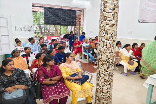 Kharagpur: बालेश्वर स्टेशन पर स्वस्थ नारी, सशक्त परिवार कार्यक्रम आयोजित, लगा विशेष कैंसर जांच शिविर