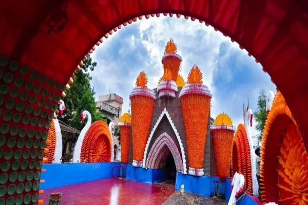 Jamshedpur: ‘इंद्रलोक’ थीम पर सजा बागबेड़ा कॉलोनी दुर्गा पंडाल, सरयू राय एवं सांसद महतो ने किया उद्घाटन