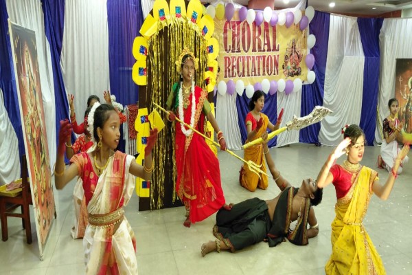 Sai Saraswati School में कोरल रेशिटेशन, दुर्गा स्तुति के साथ बच्चों ने लिया पर्यावरण सुरक्षा का संकल्प