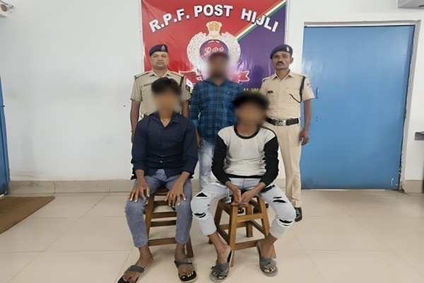 Kharagpur: हिजली रेलवे स्टेशन पर मानव तस्करी का पर्दाफाश, तस्कर गिरफ्तार