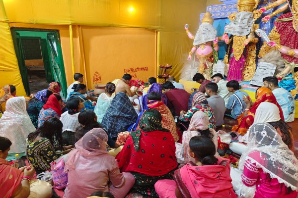 Chaibasa: छठवें दिन मां कात्यायनी की पूजा से भक्तिमय हुआ गुवा, मंदिरों में उमड़ी श्रद्धालु भीड़