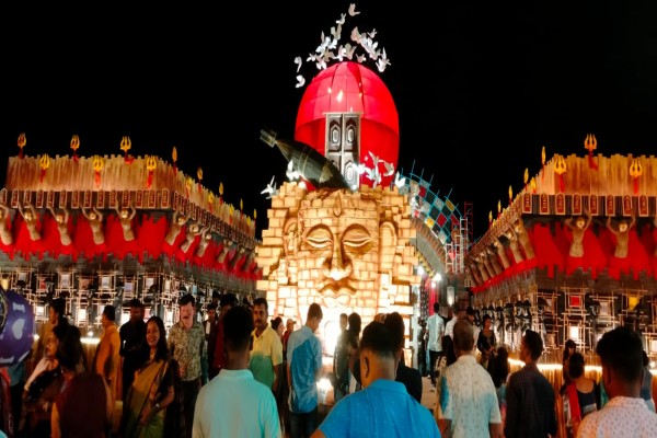 Jhargram: झाड़ग्राम में धूमधाम से मनाई गई महाअष्टमी, उमड़ी श्रद्धालुओं की भीड़