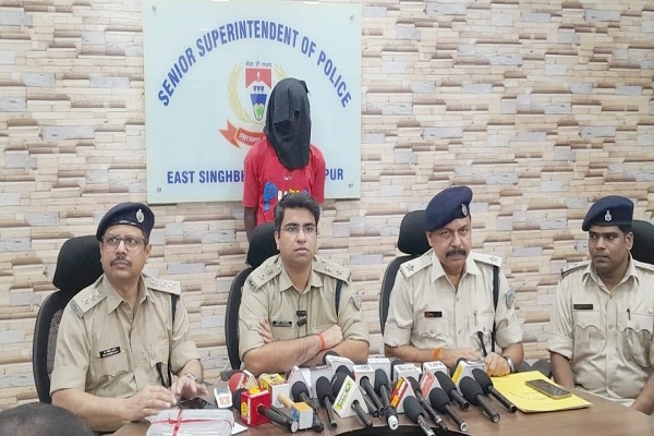 Jamshedpur : बागबेड़ा पुलिस ने देशी पिस्तौल व मैगजीन के साथ दो को किया गिरफ्तार