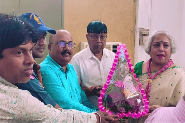 Gua : डांगवापोसी रेलवे स्वास्थ्य यूनिट पहुंची प्रिंसिपल चीफ मेडिकल डायरेक्टर, मेंस कांग्रेस ने मांग पत्र सौंपा